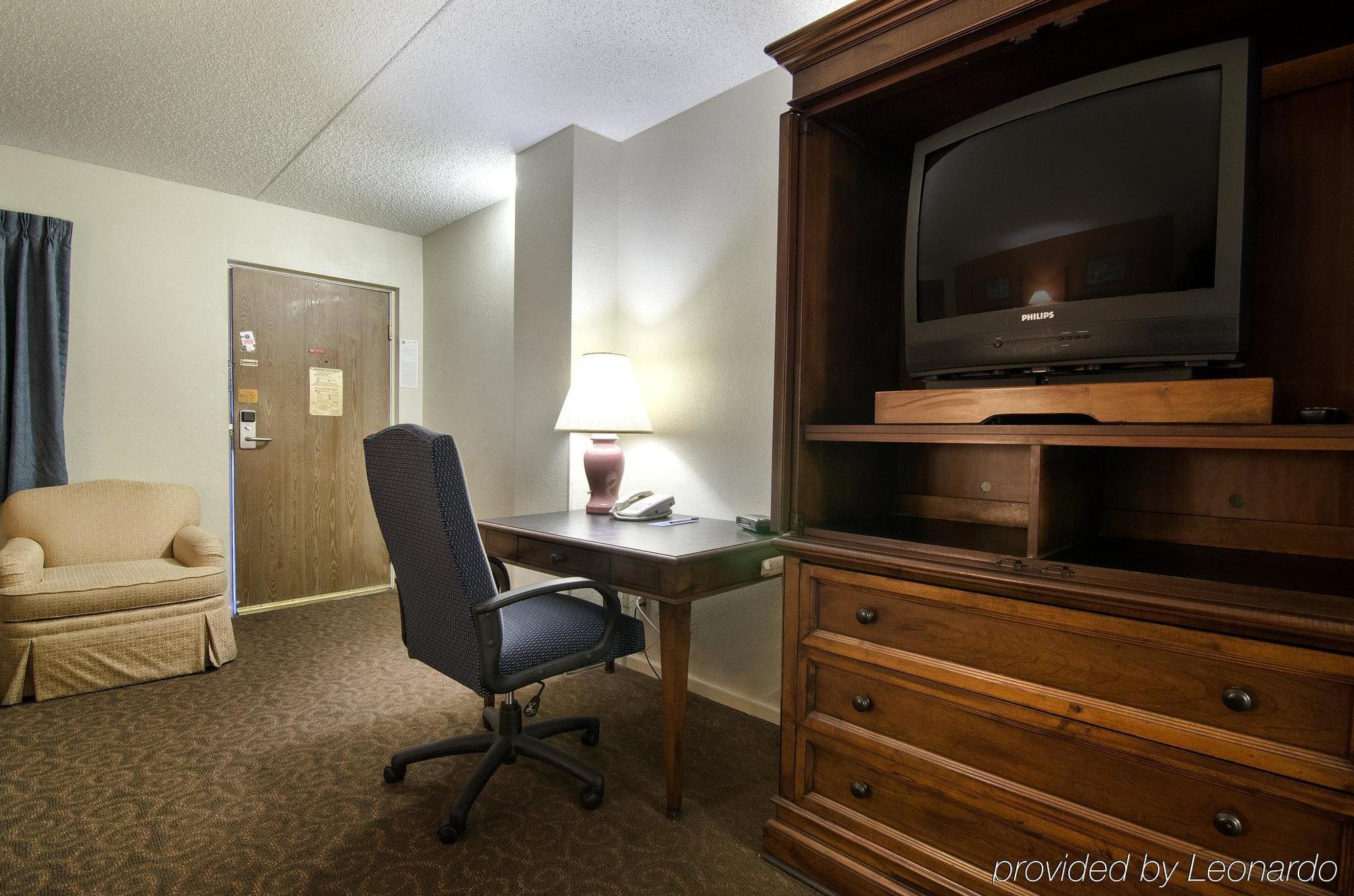 America'S Best Inn And Suites Emporia Extérieur photo