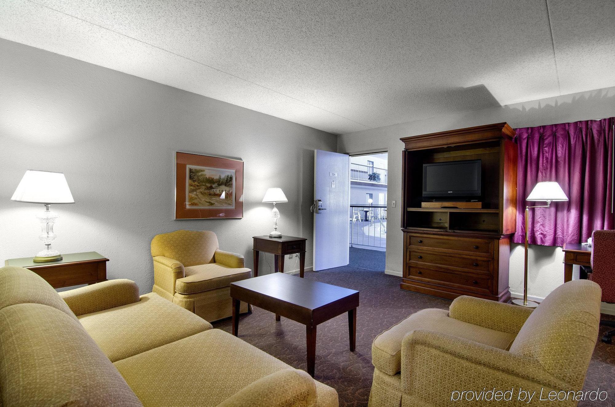 America'S Best Inn And Suites Emporia Extérieur photo