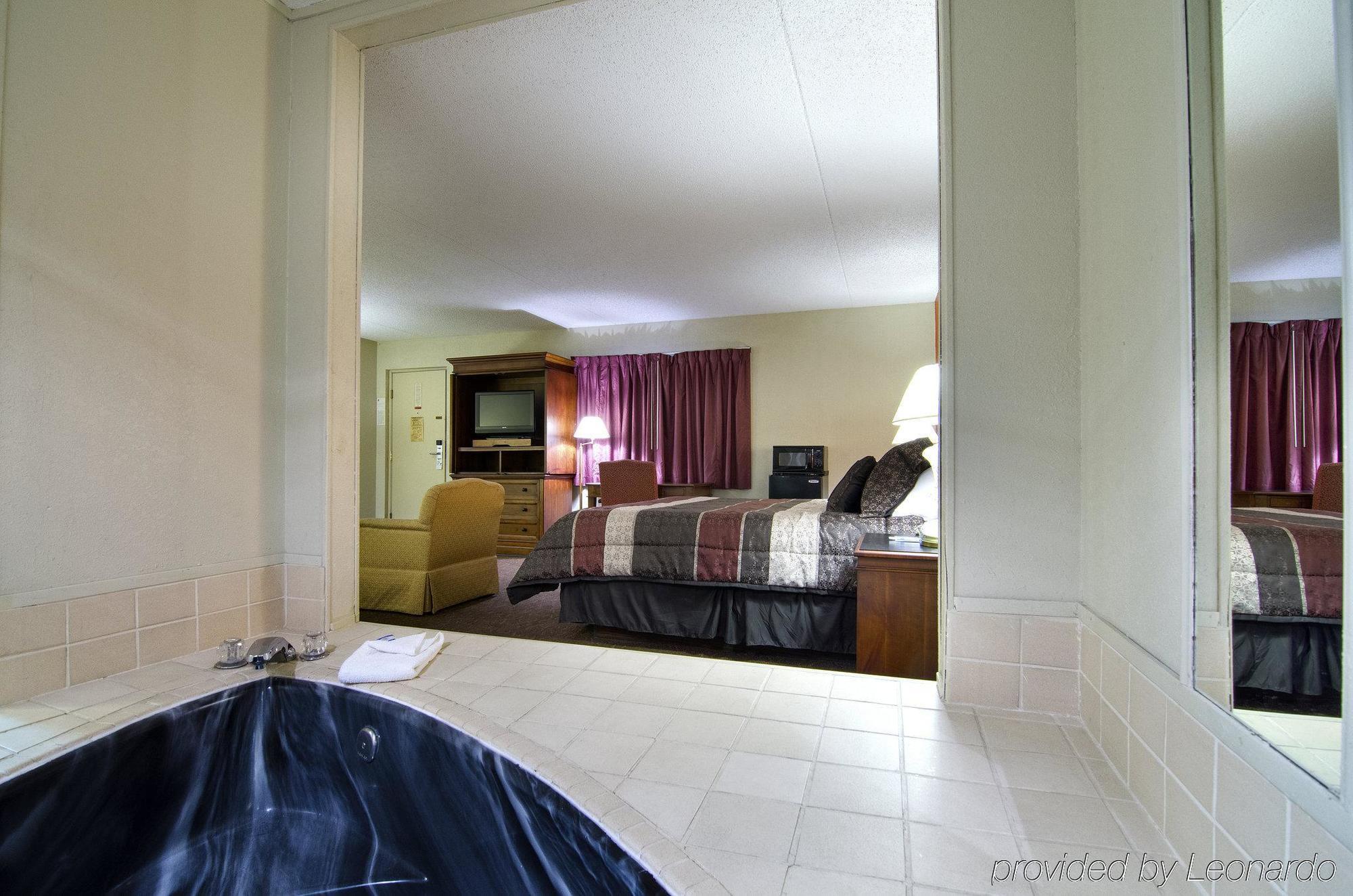 America'S Best Inn And Suites Emporia Extérieur photo