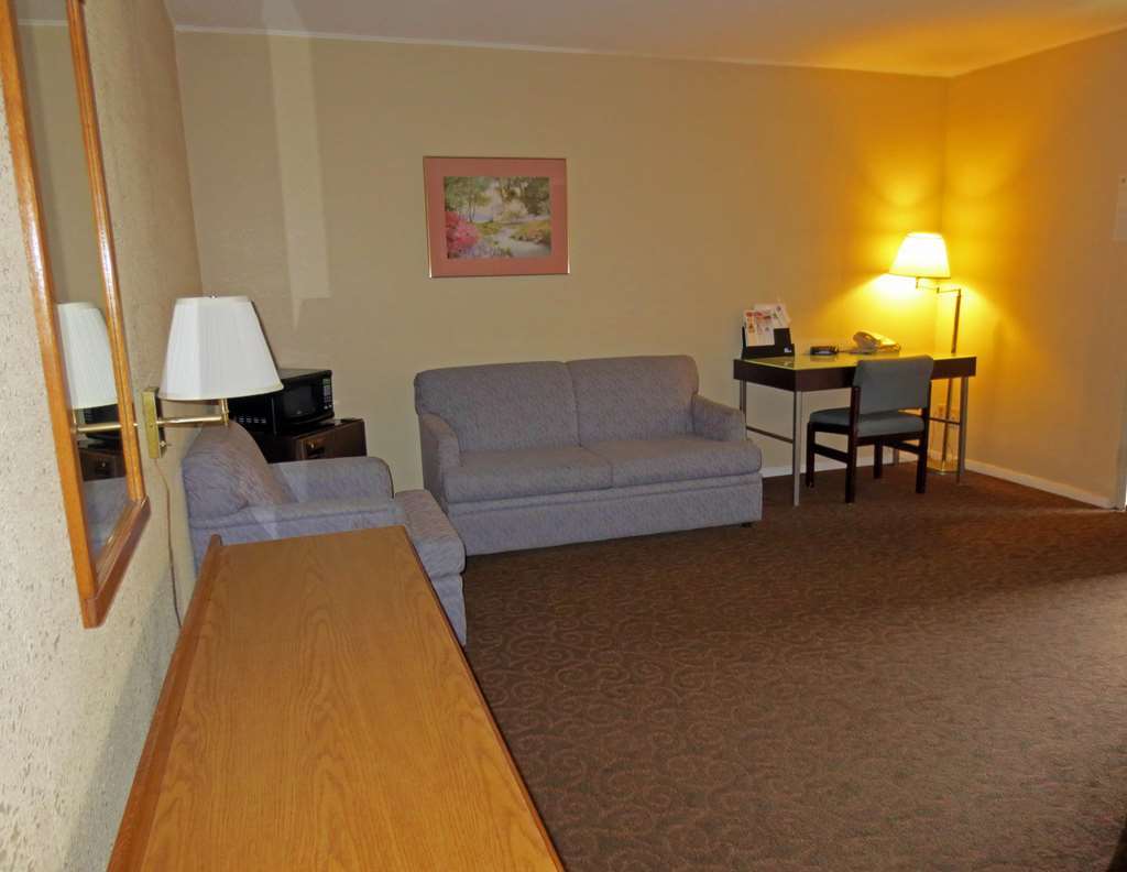 America'S Best Inn And Suites Emporia Chambre photo