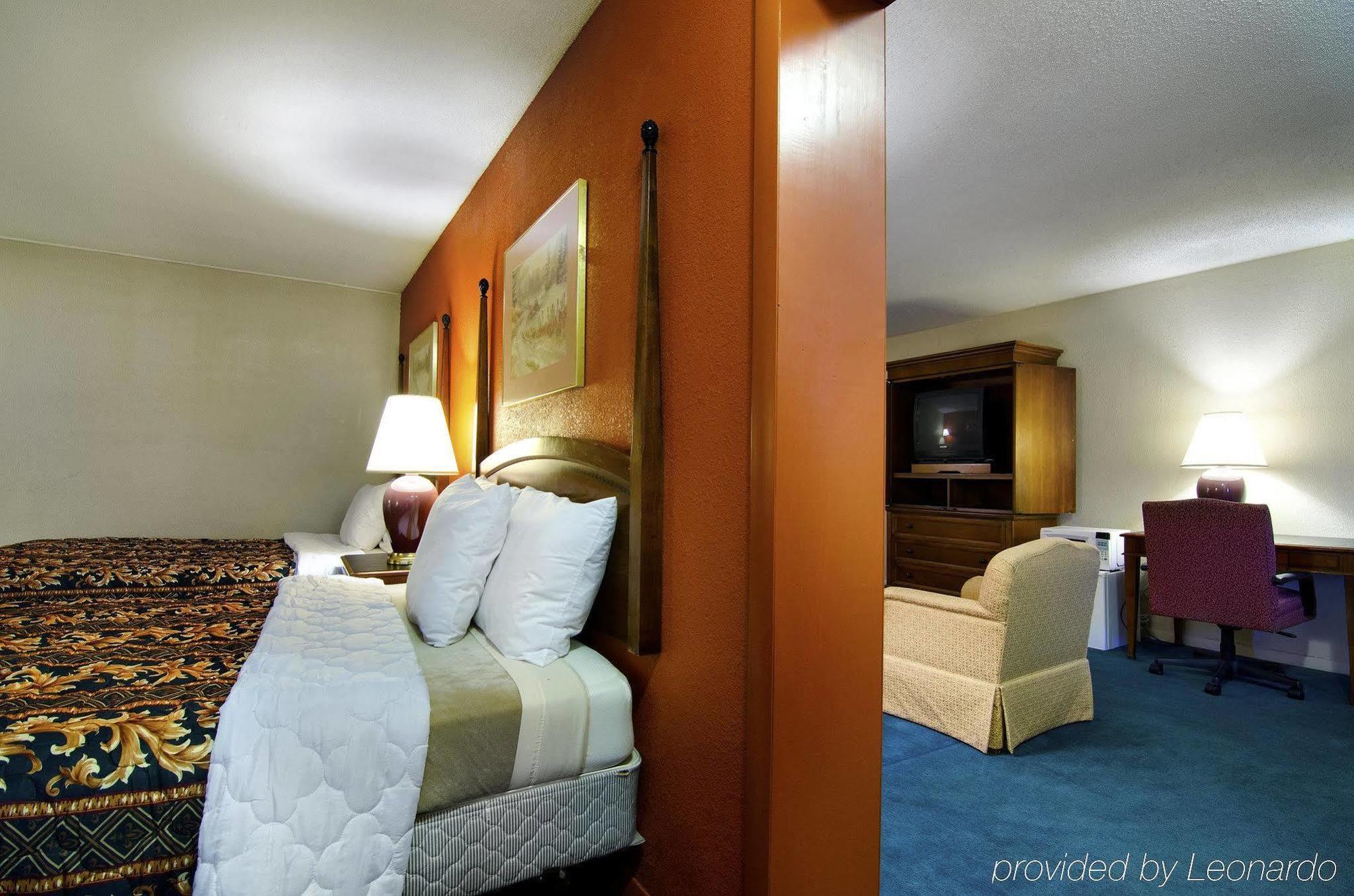 America'S Best Inn And Suites Emporia Extérieur photo
