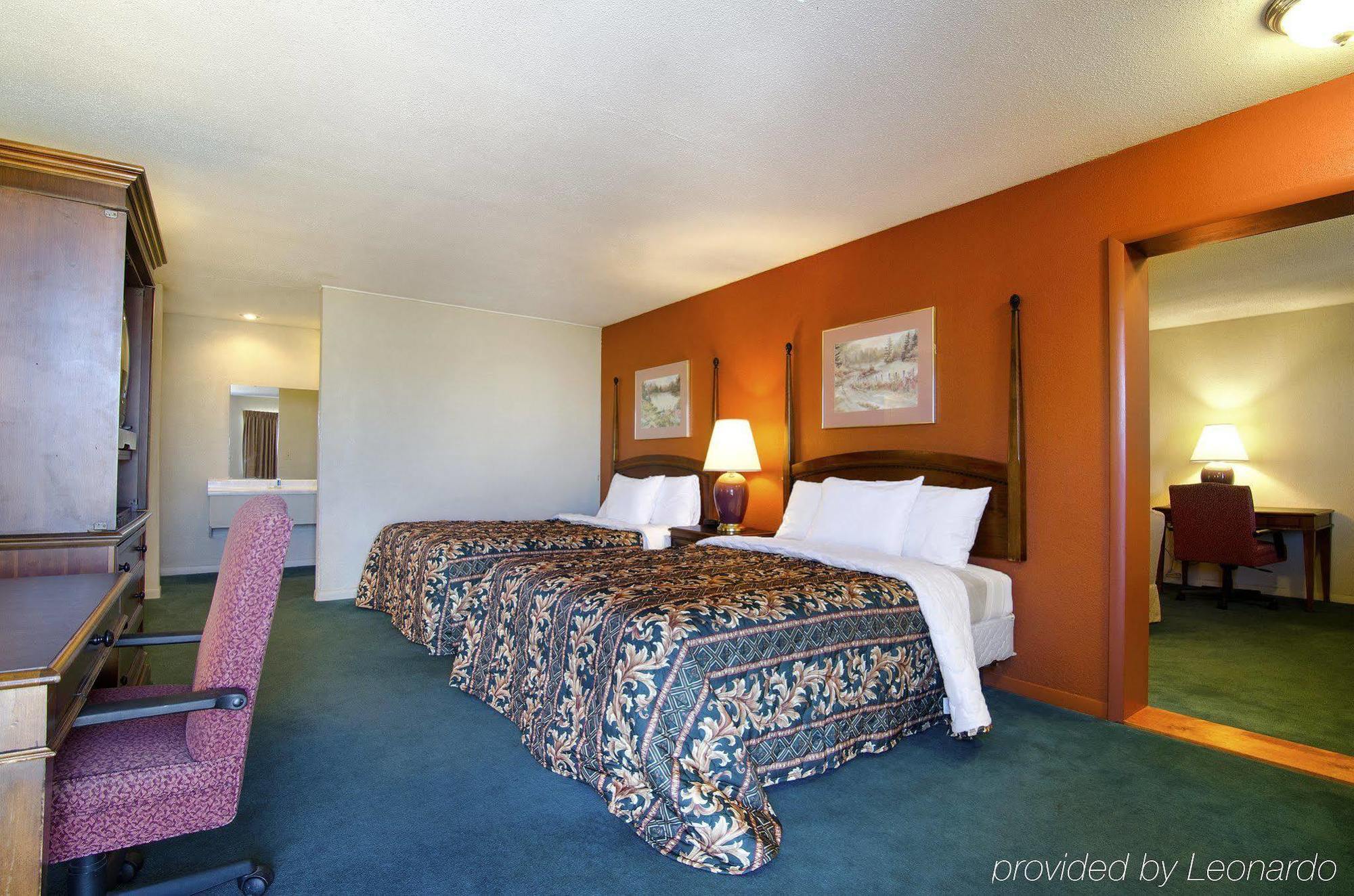 America'S Best Inn And Suites Emporia Extérieur photo