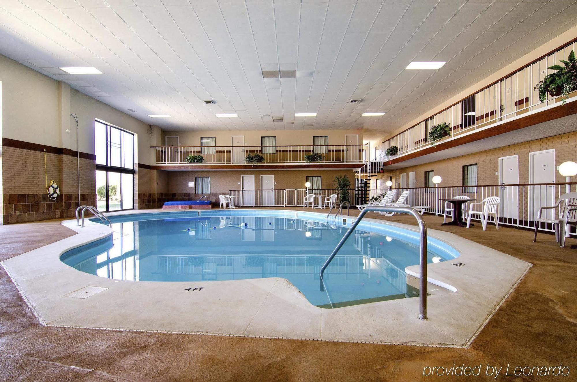 America'S Best Inn And Suites Emporia Extérieur photo