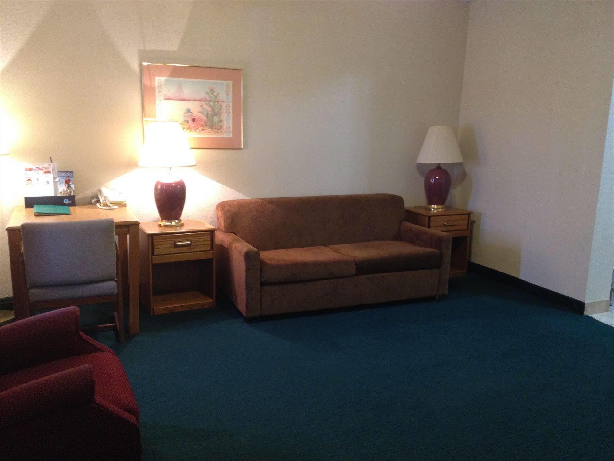 America'S Best Inn And Suites Emporia Extérieur photo