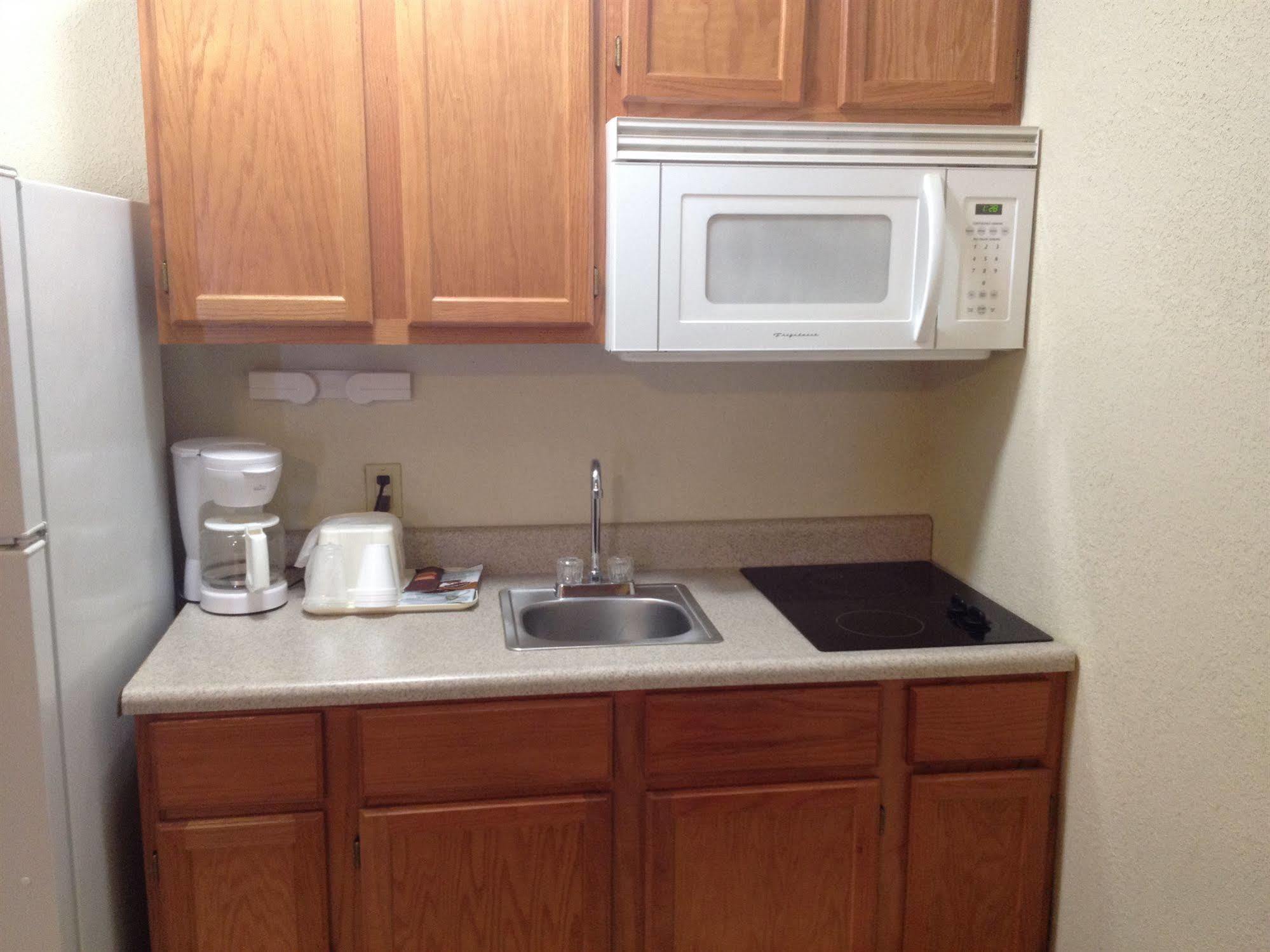 America'S Best Inn And Suites Emporia Extérieur photo