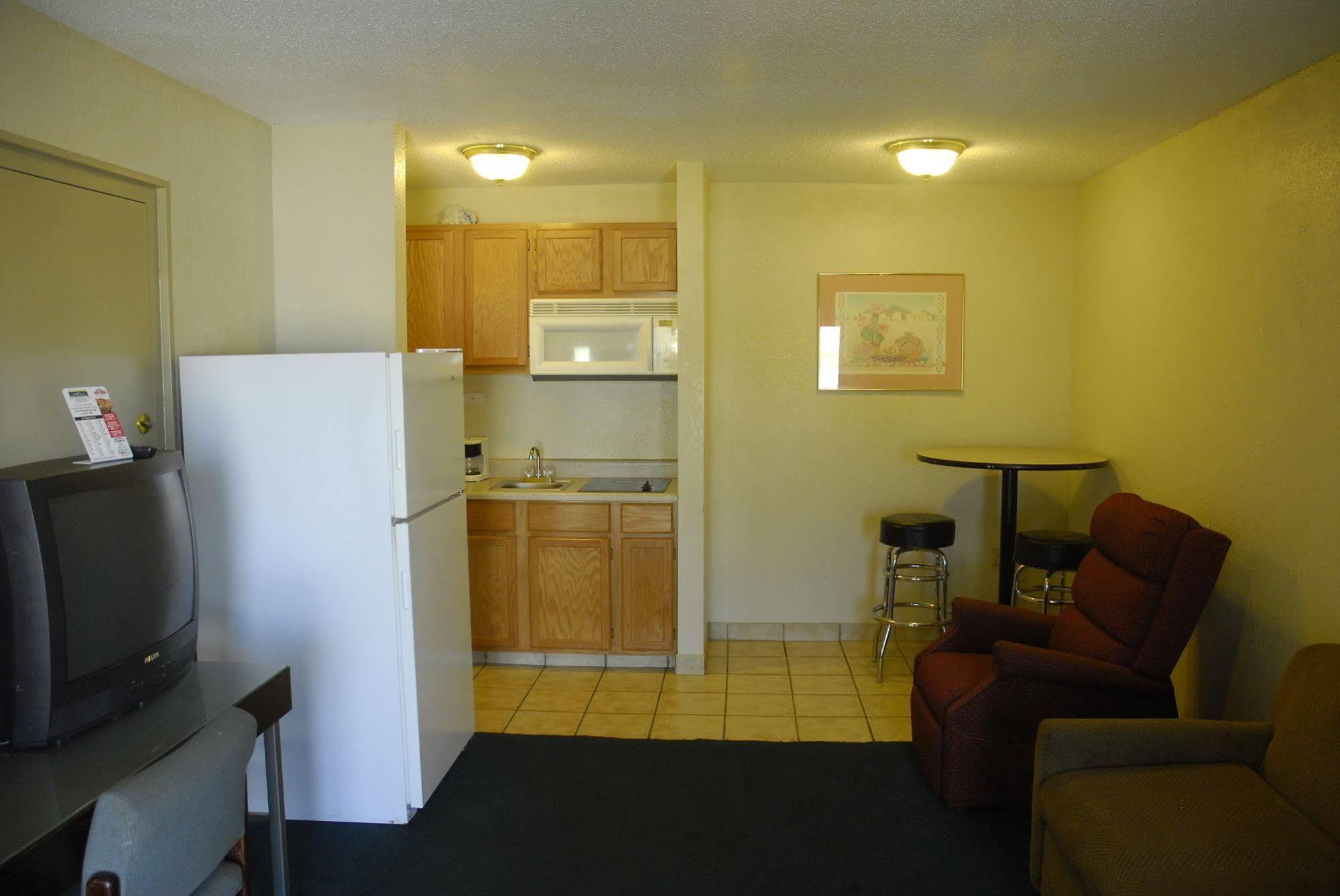 America'S Best Inn And Suites Emporia Extérieur photo