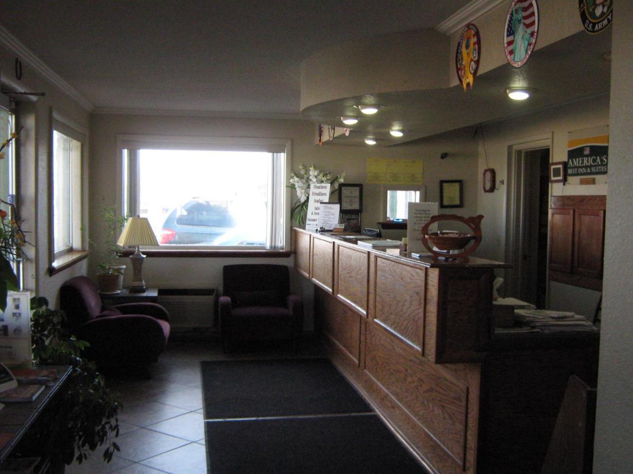 America'S Best Inn And Suites Emporia Extérieur photo