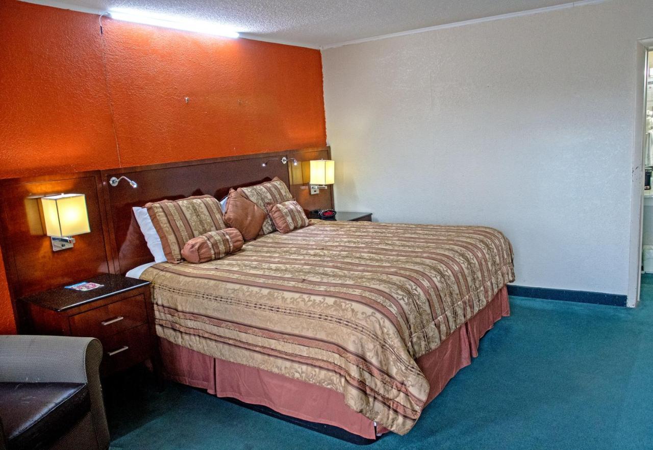 America'S Best Inn And Suites Emporia Extérieur photo