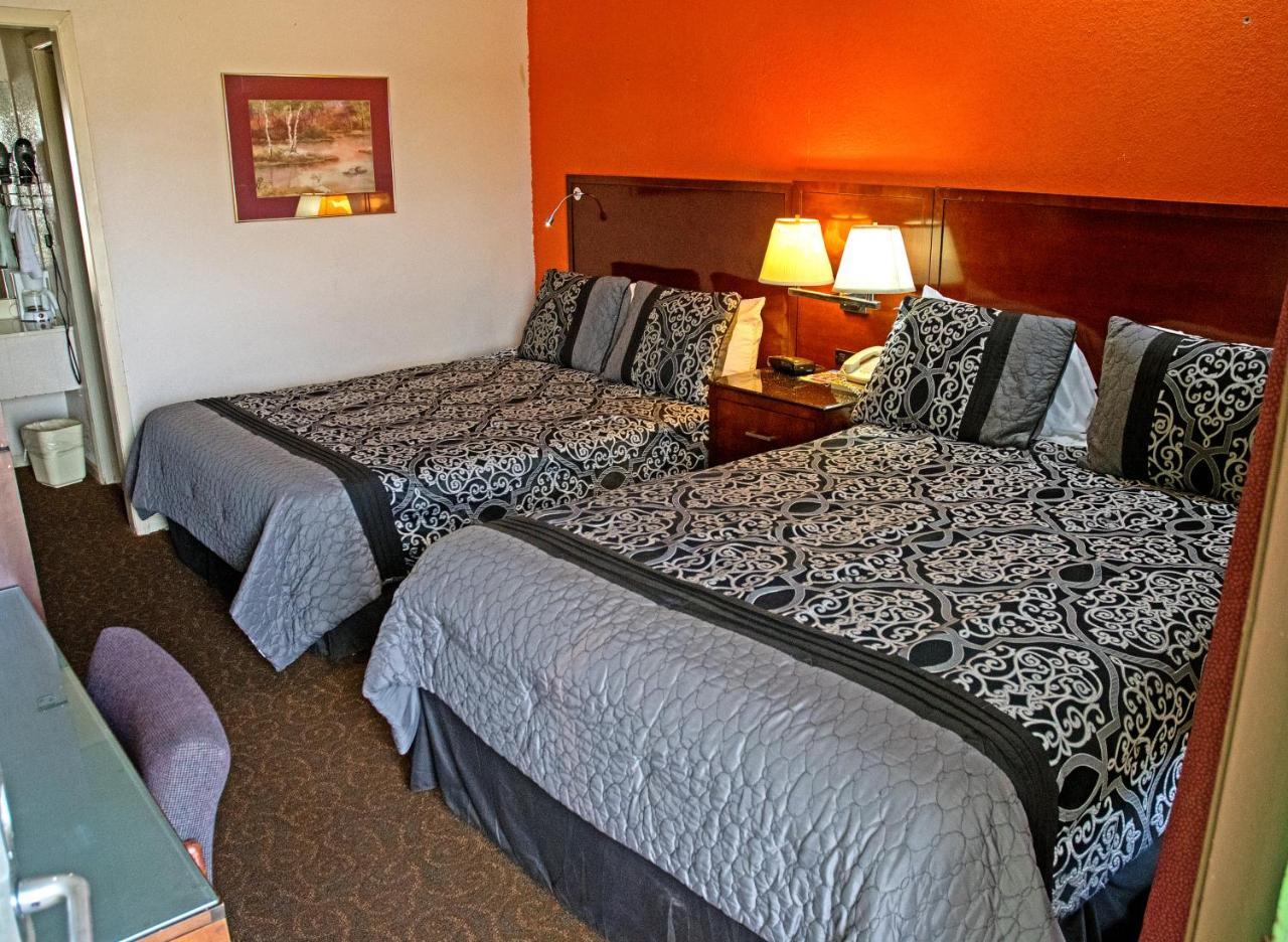 America'S Best Inn And Suites Emporia Extérieur photo